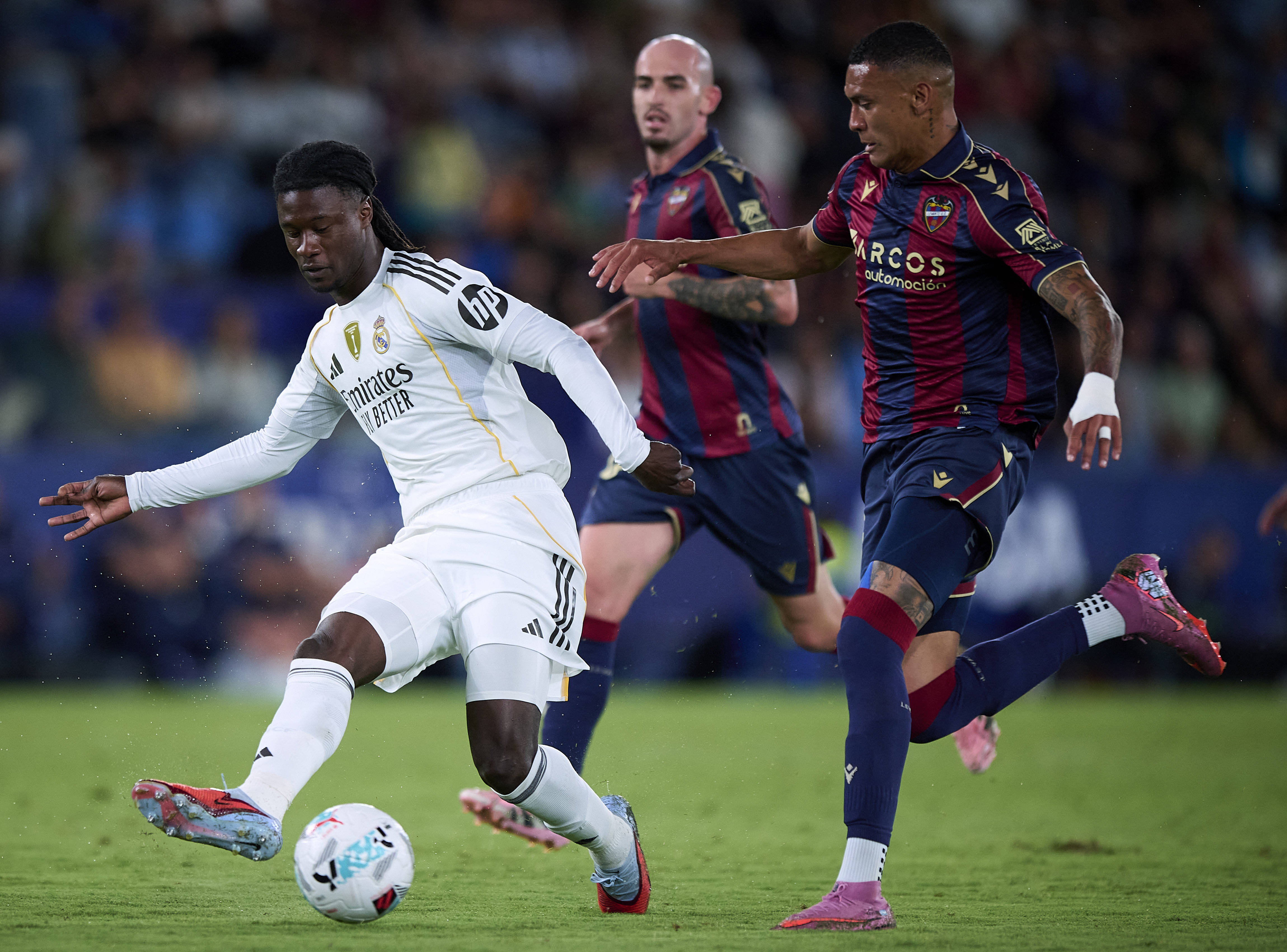 皇家社会围绕意甲防线松动国际比赛日切尔西备战德国杯，皇家马德里围绕西甲调整名单瞬间刷屏的简单介绍